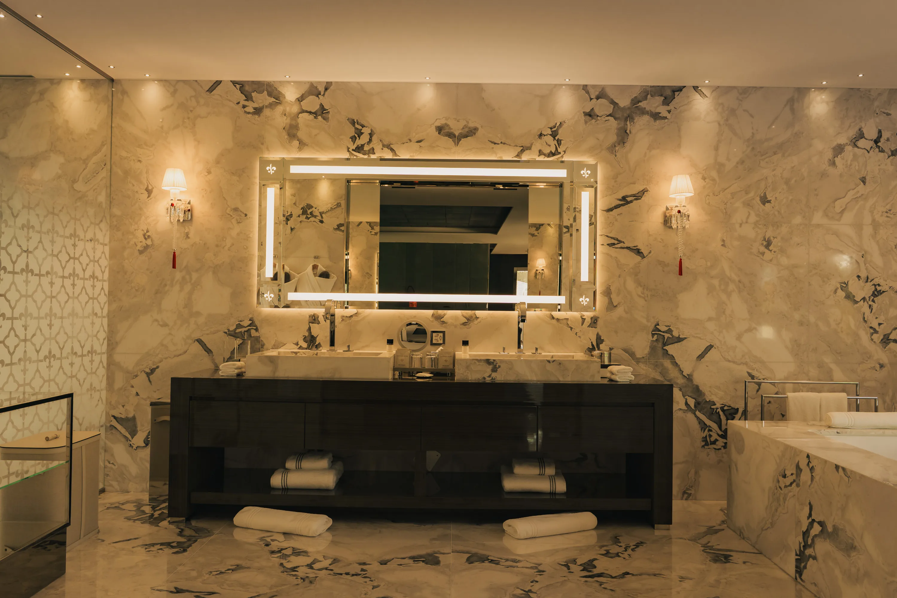 The residency, the marble bathroom